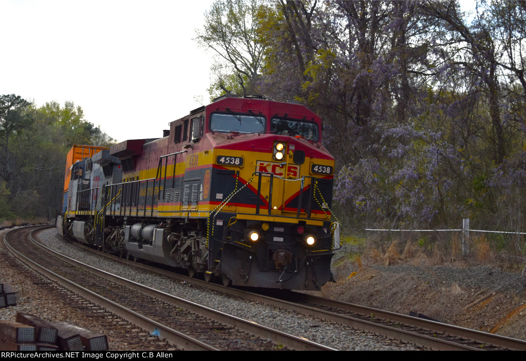 A Rare Gray KCSM Unit Tags Along On NS